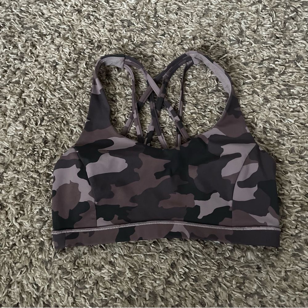 Lululemon free to be serene c/d bra size 6
